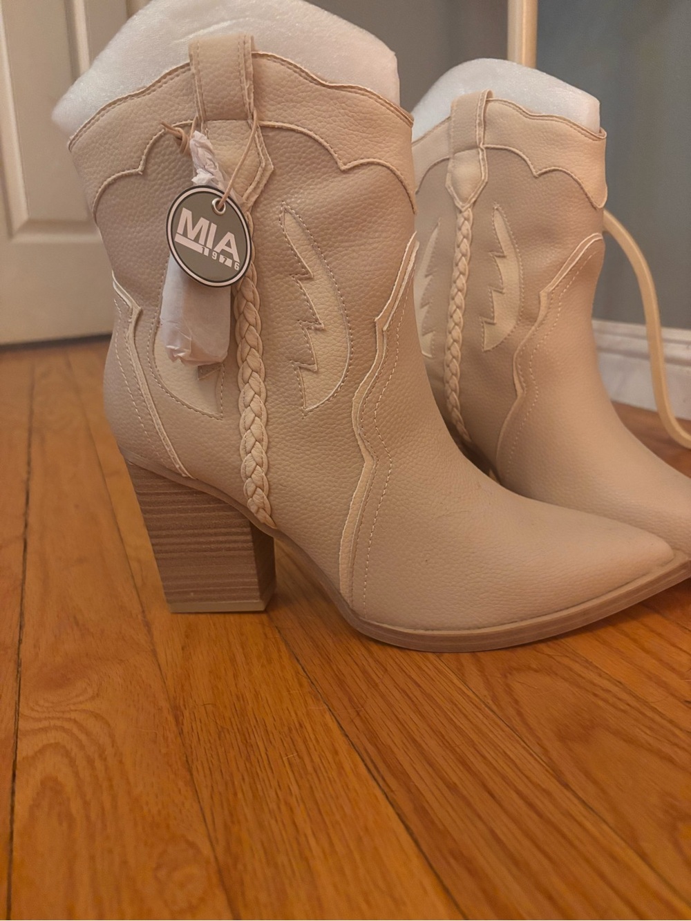 MIA Whitley Women's Cream Western Ankle Boots 9.5